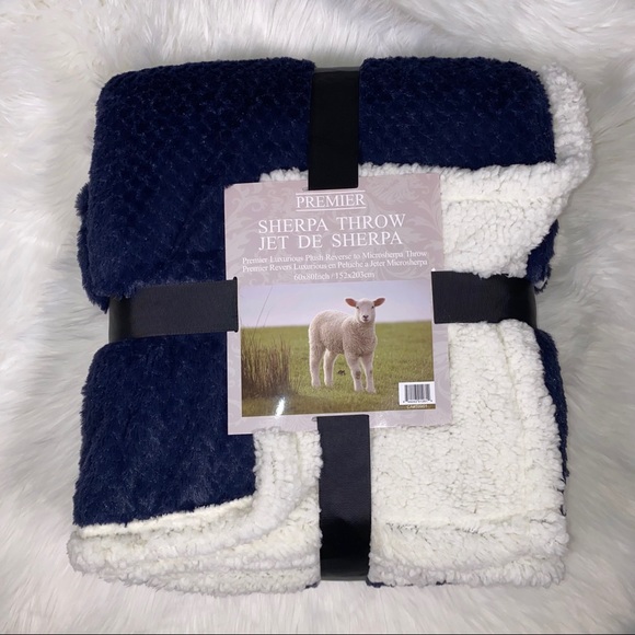 Kate & Co. Other - ⭐️SALE⭐️Navy Diamond Micromink Sherpa